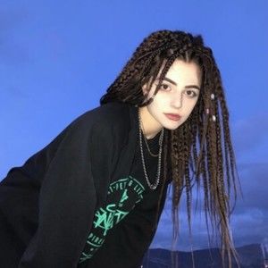 Meet your Posher, Constance